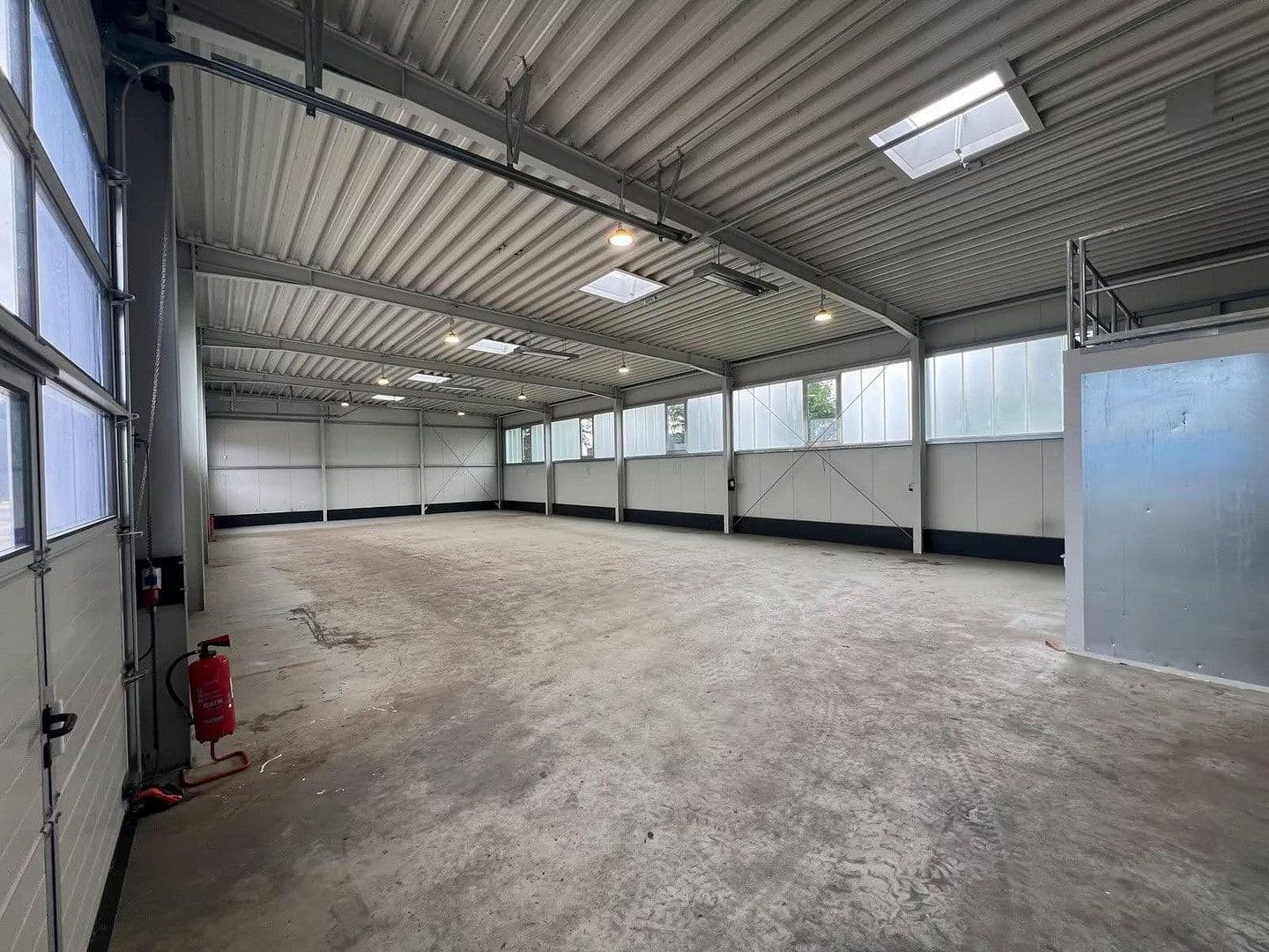 Pronájem nebytového prostoru 2.500 m², An der illau 19, Marschacht, Dolní Sasko Pronájem nebytového prostoru 2.500 m², An der illau 19, Marschacht, Dolní Sasko