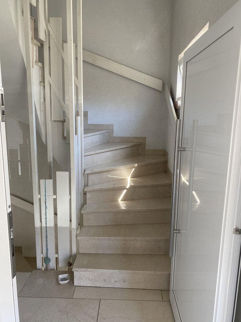 Prodej domu 235 m², pozemek 347 m², Frankfurt, Hessen Prodej domu 235 m², pozemek 347 m², Frankfurt, Hessen
