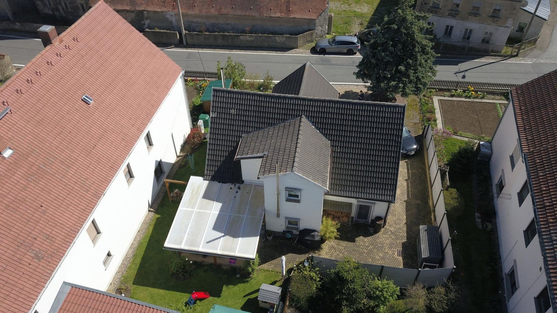 Prodej domu 121 m², pozemek 371 m², Leckwitzer Straße 17, Liebschützberg, Sasko Prodej domu 121 m², pozemek 371 m², Leckwitzer Straße 17, Liebschützberg, Sasko
