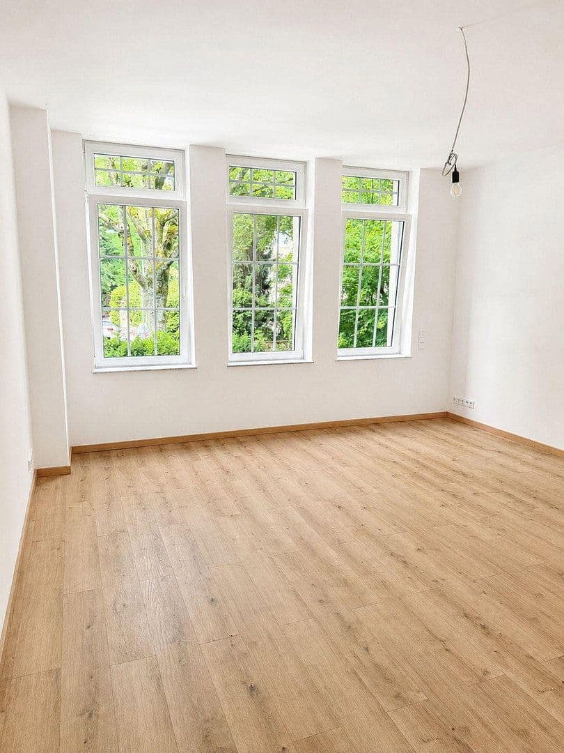 Pronájem bytu 4+1 135 m², Maria-Theresia-Allee 35, Cáchy, Severní Porýní-Vestfálsko Pronájem bytu 4+1 135 m², Maria-Theresia-Allee 35, Cáchy, Severní Porýní-Vestfálsko