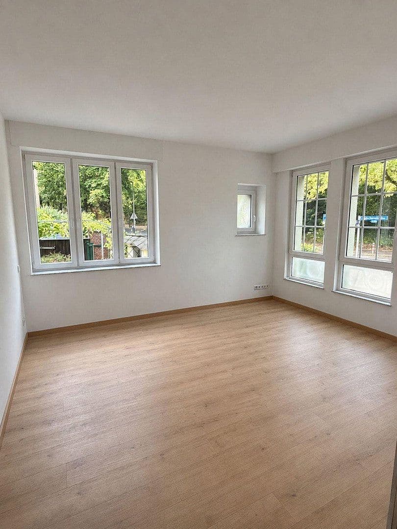 Pronájem bytu 4+1 135 m², Maria-Theresia-Allee 35, Cáchy, Severní Porýní-Vestfálsko Pronájem bytu 4+1 135 m², Maria-Theresia-Allee 35, Cáchy, Severní Porýní-Vestfálsko