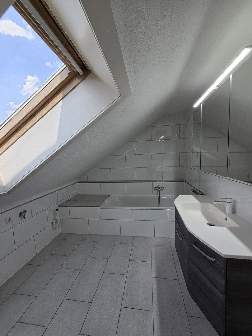Pronájem bytu 3+kk 95 m², Schwäbisch Gmünd, Bádensko-Württembersko Pronájem bytu 3+kk 95 m², Schwäbisch Gmünd, Bádensko-Württembersko