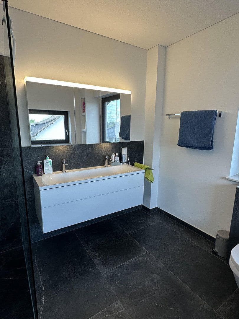 Pronájem domu 200 m², pozemek 500 m², Im Königsfeld 29, Sankt Katharinen, Porýní-Falc Pronájem domu 200 m², pozemek 500 m², Im Königsfeld 29, Sankt Katharinen, Porýní-Falc