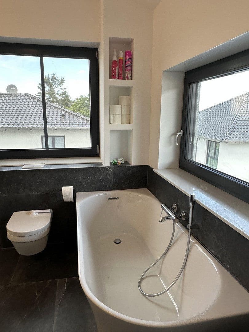 Pronájem domu 200 m², pozemek 500 m², Im Königsfeld 29, Sankt Katharinen, Porýní-Falc Pronájem domu 200 m², pozemek 500 m², Im Königsfeld 29, Sankt Katharinen, Porýní-Falc
