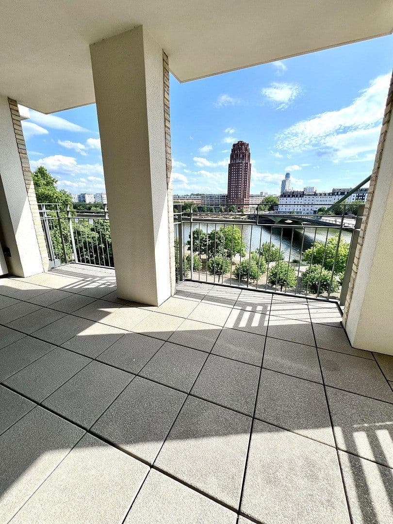 Pronájem bytu 2+1 79 m², Oskar-von-Miller-Str. 12, Frankfurt, Hessen Pronájem bytu 2+1 79 m², Oskar-von-Miller-Str. 12, Frankfurt, Hessen