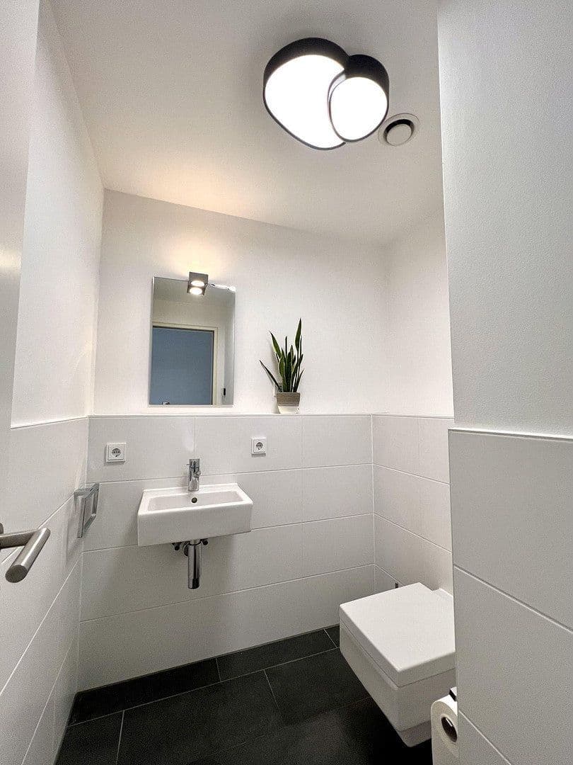 Pronájem bytu 2+1 79 m², Oskar-von-Miller-Str. 12, Frankfurt, Hessen Pronájem bytu 2+1 79 m², Oskar-von-Miller-Str. 12, Frankfurt, Hessen