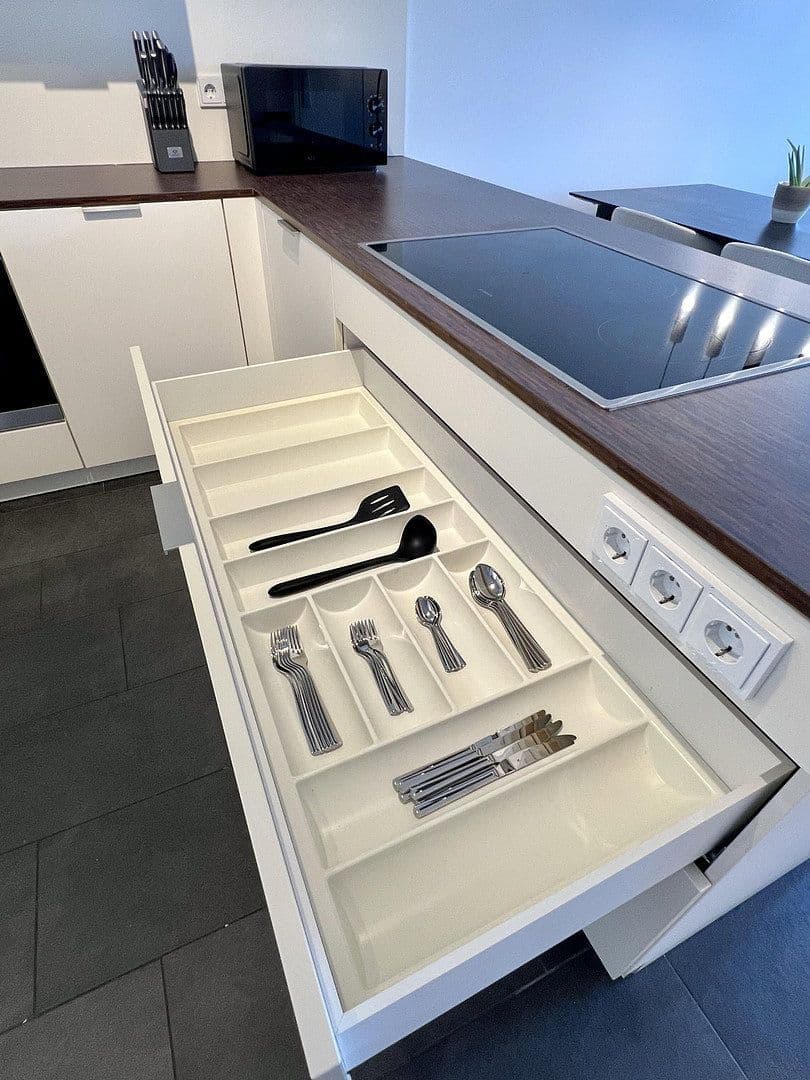 Pronájem bytu 2+1 79 m², Oskar-von-Miller-Str. 12, Frankfurt, Hessen Pronájem bytu 2+1 79 m², Oskar-von-Miller-Str. 12, Frankfurt, Hessen