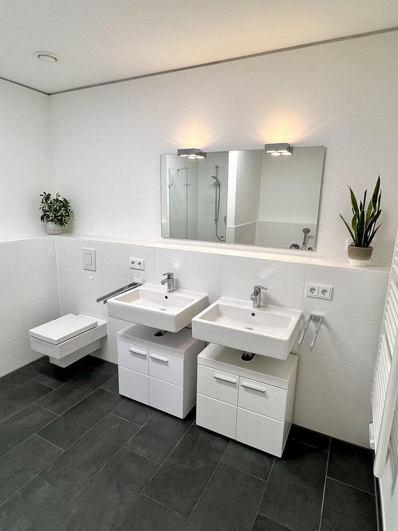 Pronájem bytu 2+1 79 m², Oskar-von-Miller-Str. 12, Frankfurt, Hessen Pronájem bytu 2+1 79 m², Oskar-von-Miller-Str. 12, Frankfurt, Hessen