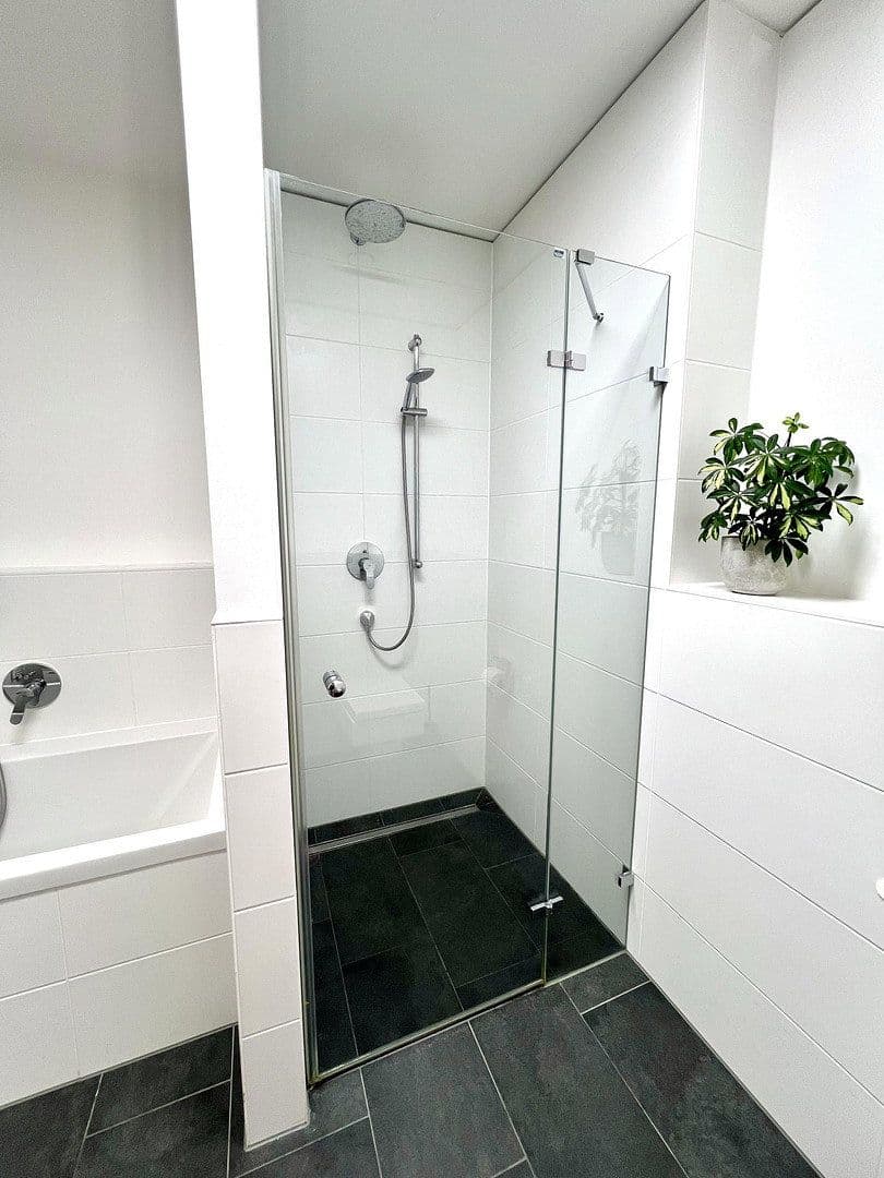 Pronájem bytu 2+1 79 m², Oskar-von-Miller-Str. 12, Frankfurt, Hessen Pronájem bytu 2+1 79 m², Oskar-von-Miller-Str. 12, Frankfurt, Hessen