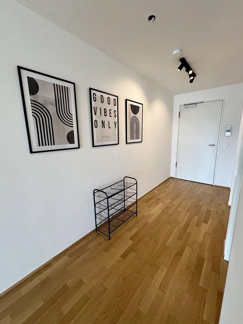 Pronájem bytu 2+1 79 m², Oskar-von-Miller-Str. 12, Frankfurt, Hessen Pronájem bytu 2+1 79 m², Oskar-von-Miller-Str. 12, Frankfurt, Hessen