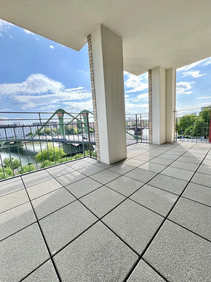 Pronájem bytu 2+1 79 m², Oskar-von-Miller-Str. 12, Frankfurt, Hessen Pronájem bytu 2+1 79 m², Oskar-von-Miller-Str. 12, Frankfurt, Hessen