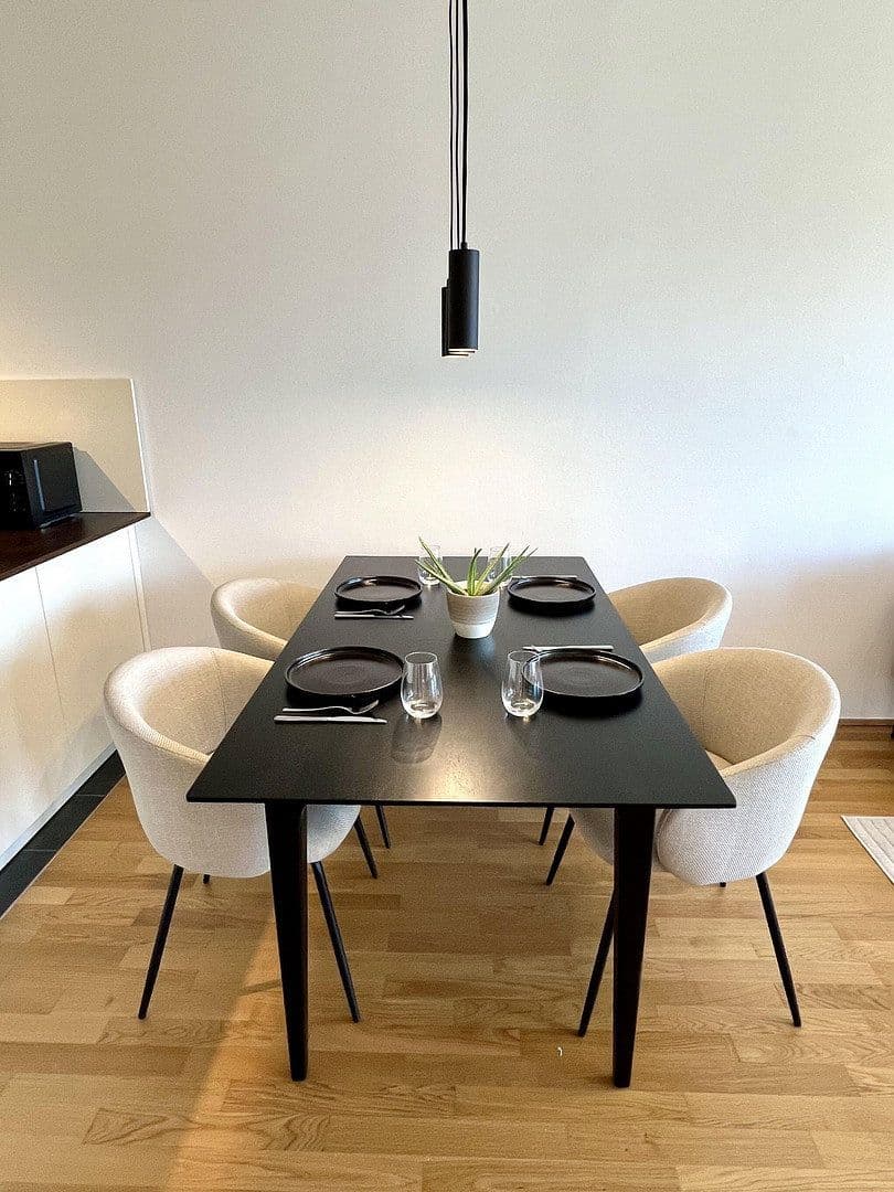 Pronájem bytu 2+1 79 m², Oskar-von-Miller-Str. 12, Frankfurt, Hessen Pronájem bytu 2+1 79 m², Oskar-von-Miller-Str. 12, Frankfurt, Hessen