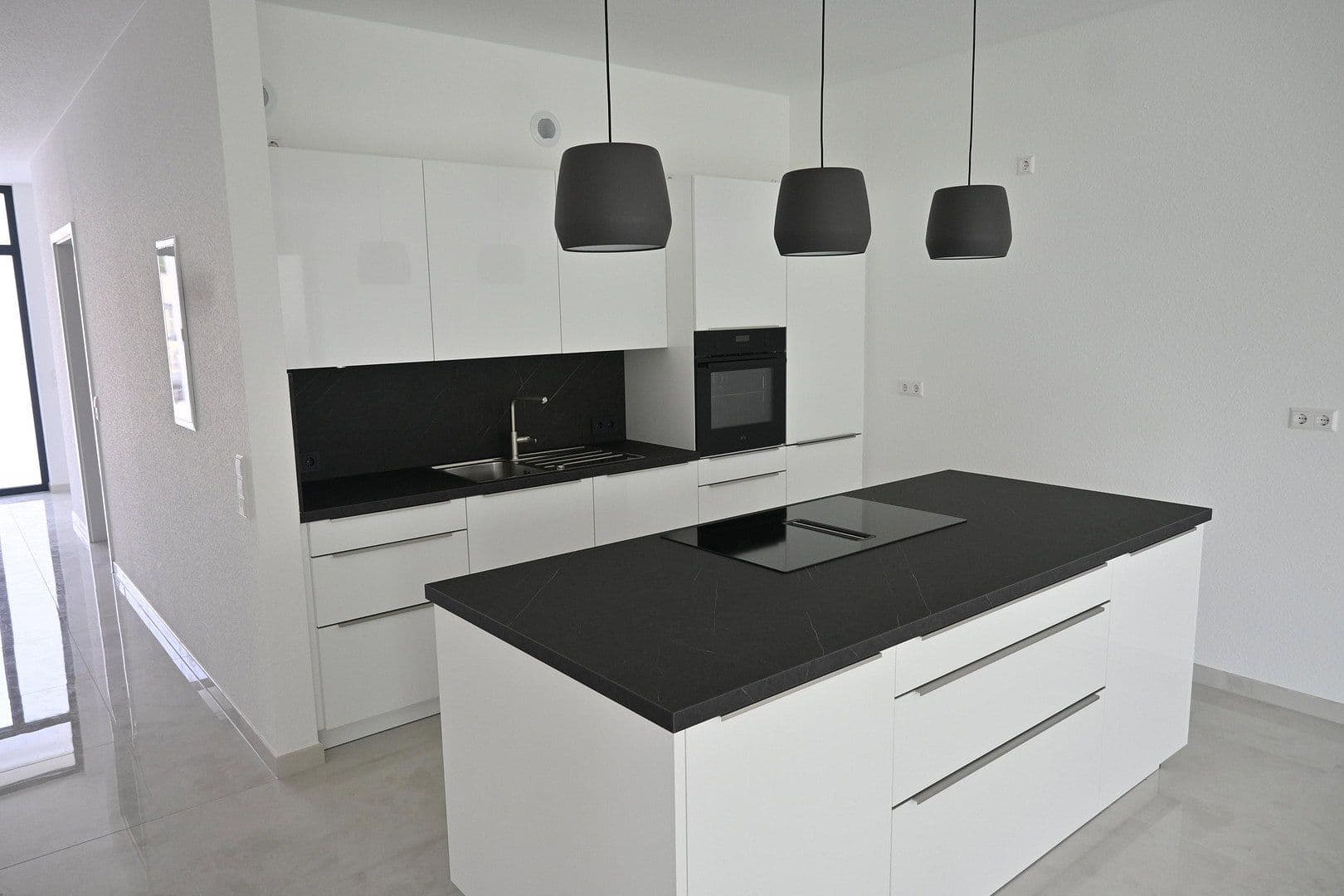 Pronájem bytu 3+1 127 m², Thomas-Schreiber-Weg 5 Wohnung oben, Bad Mergentheim, Bádensko-Württembersko Pronájem bytu 3+1 127 m², Thomas-Schreiber-Weg 5 Wohnung oben, Bad Mergentheim, Bádensko-Württembersko
