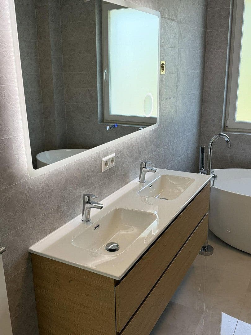 Pronájem bytu 3+1 127 m², Thomas-Schreiber-Weg 5 Wohnung oben, Bad Mergentheim, Bádensko-Württembersko Pronájem bytu 3+1 127 m², Thomas-Schreiber-Weg 5 Wohnung oben, Bad Mergentheim, Bádensko-Württembersko