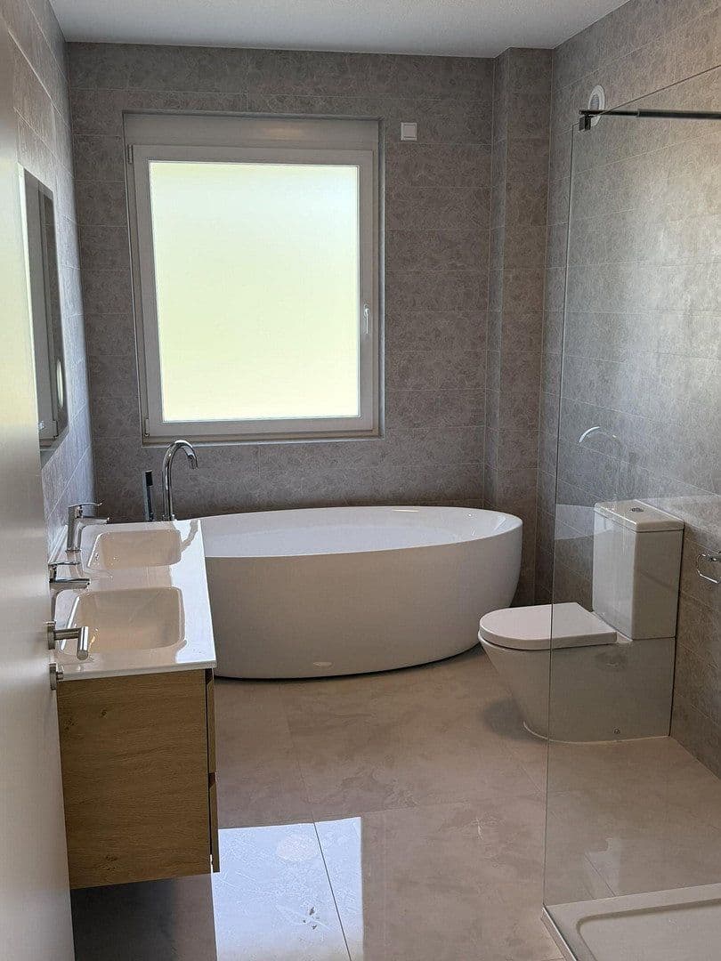 Pronájem bytu 3+1 127 m², Thomas-Schreiber-Weg 5 Wohnung oben, Bad Mergentheim, Bádensko-Württembersko Pronájem bytu 3+1 127 m², Thomas-Schreiber-Weg 5 Wohnung oben, Bad Mergentheim, Bádensko-Württembersko