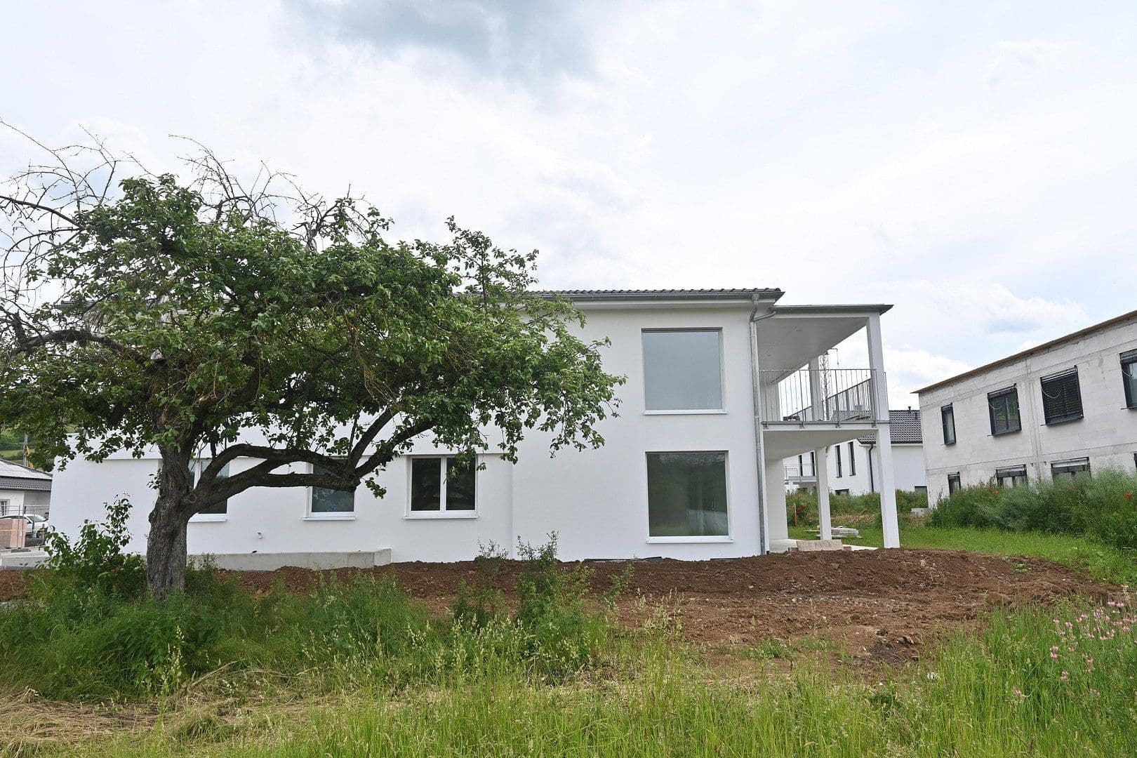 Pronájem bytu 3+1 127 m², Thomas-Schreiber-Weg 5 Wohnung oben, Bad Mergentheim, Bádensko-Württembersko Pronájem bytu 3+1 127 m², Thomas-Schreiber-Weg 5 Wohnung oben, Bad Mergentheim, Bádensko-Württembersko