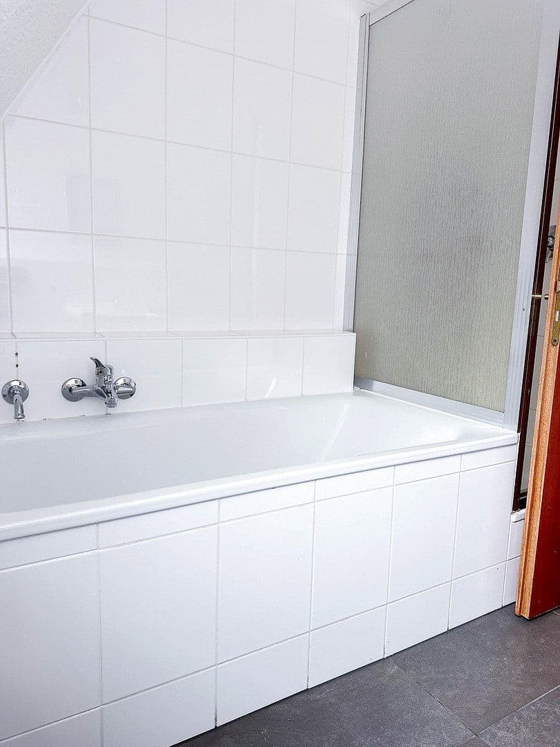 Pronájem bytu 3+kk 114 m², Freiheitstr. 18, Hagen Hohenlimburg, Severní Porýní-Vestfálsko Pronájem bytu 3+kk 114 m², Freiheitstr. 18, Hagen Hohenlimburg, Severní Porýní-Vestfálsko