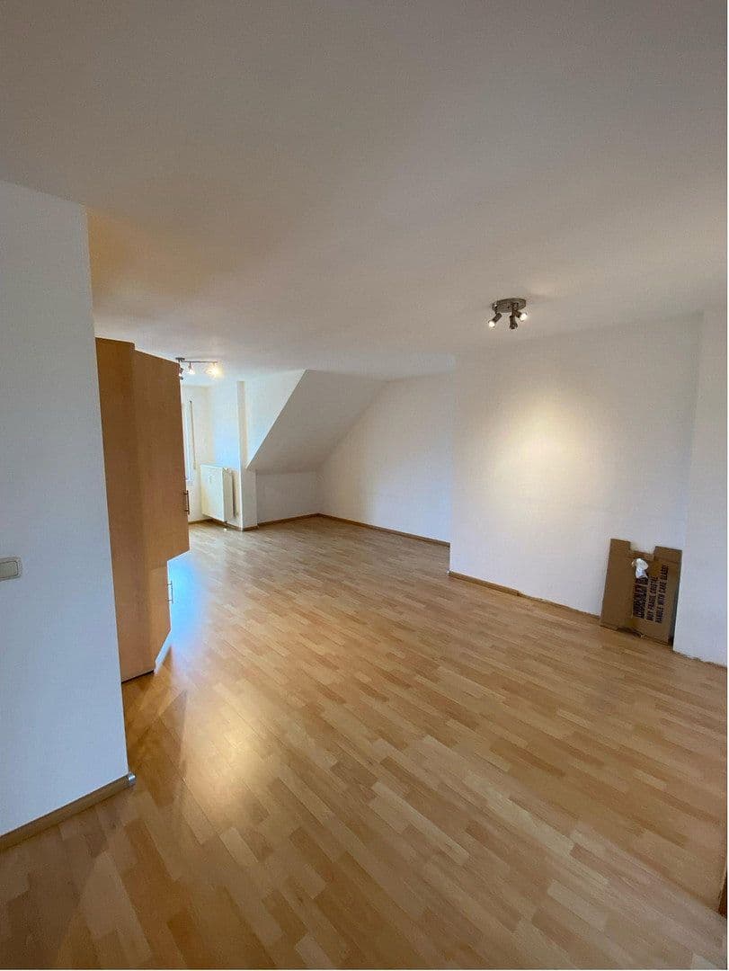Pronájem bytu 2+1 62 m², Bahnhofstraße 9, Röthenbach an der Pegnitz, Bavorsko Pronájem bytu 2+1 62 m², Bahnhofstraße 9, Röthenbach an der Pegnitz, Bavorsko