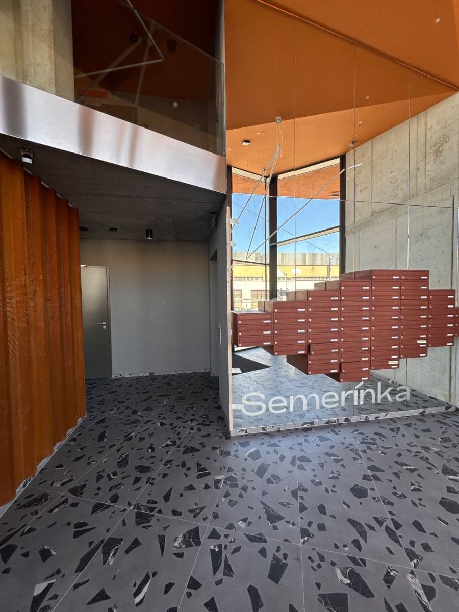 Pronájem bytu 2+kk 52 m², U Komína, Praha, Praha Pronájem bytu 2+kk 52 m², U Komína, Praha, Praha