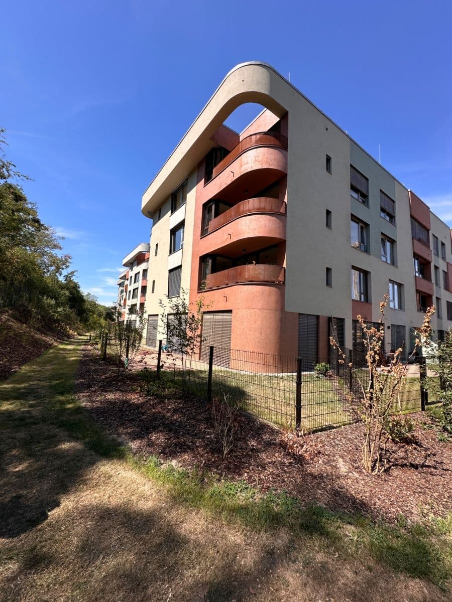 Pronájem bytu 2+kk 52 m², U Komína, Praha, Praha Pronájem bytu 2+kk 52 m², U Komína, Praha, Praha
