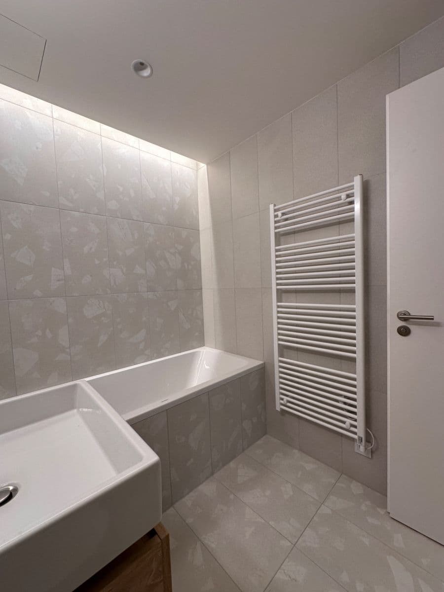 Pronájem bytu 2+kk 52 m², U Komína, Praha, Praha Pronájem bytu 2+kk 52 m², U Komína, Praha, Praha