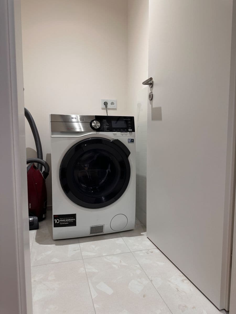 Pronájem bytu 2+kk 52 m², U Komína, Praha, Praha Pronájem bytu 2+kk 52 m², U Komína, Praha, Praha