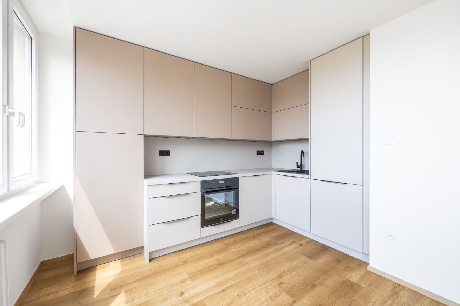 Prodej bytu 2+kk 42 m², Nekvasilova, Praha, Praha Prodej bytu 2+kk 42 m², Nekvasilova, Praha, Praha