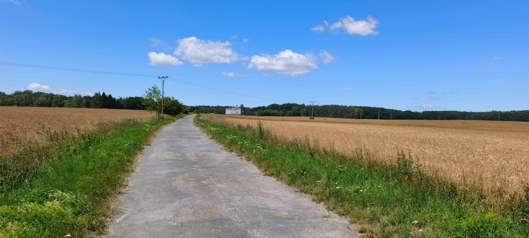 Prodej pozemku 1.608 m², Ujkovice, Středočeský kraj Prodej pozemku 1.608 m², Ujkovice, Středočeský kraj