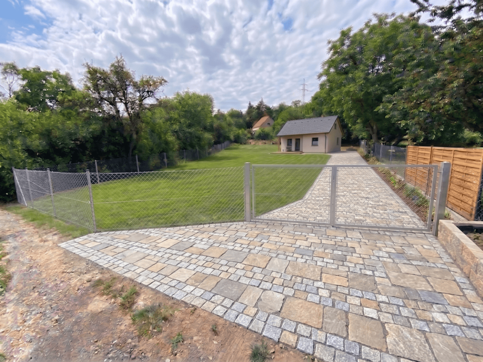 Prodej pozemku 889 m², Smečno, Středočeský kraj Prodej pozemku 889 m², Smečno, Středočeský kraj