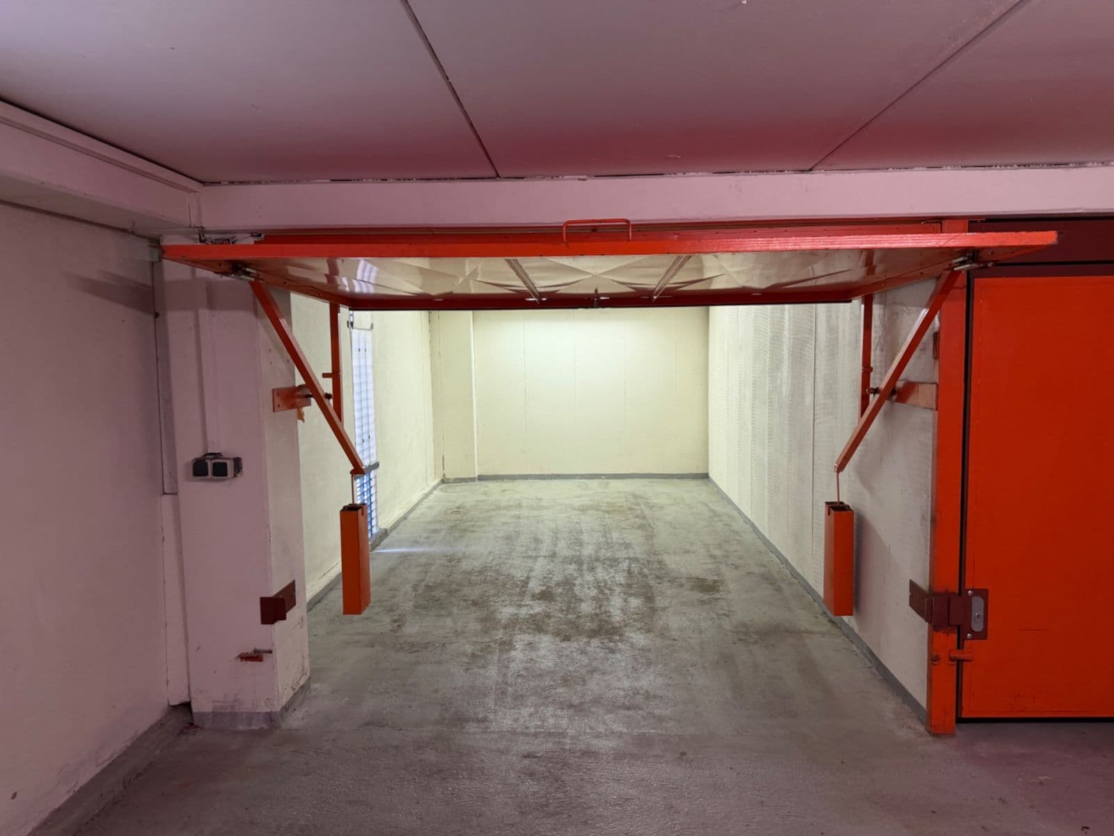 Pronájem garáže 19 m², Praha, Praha Pronájem garáže 19 m², Praha, Praha