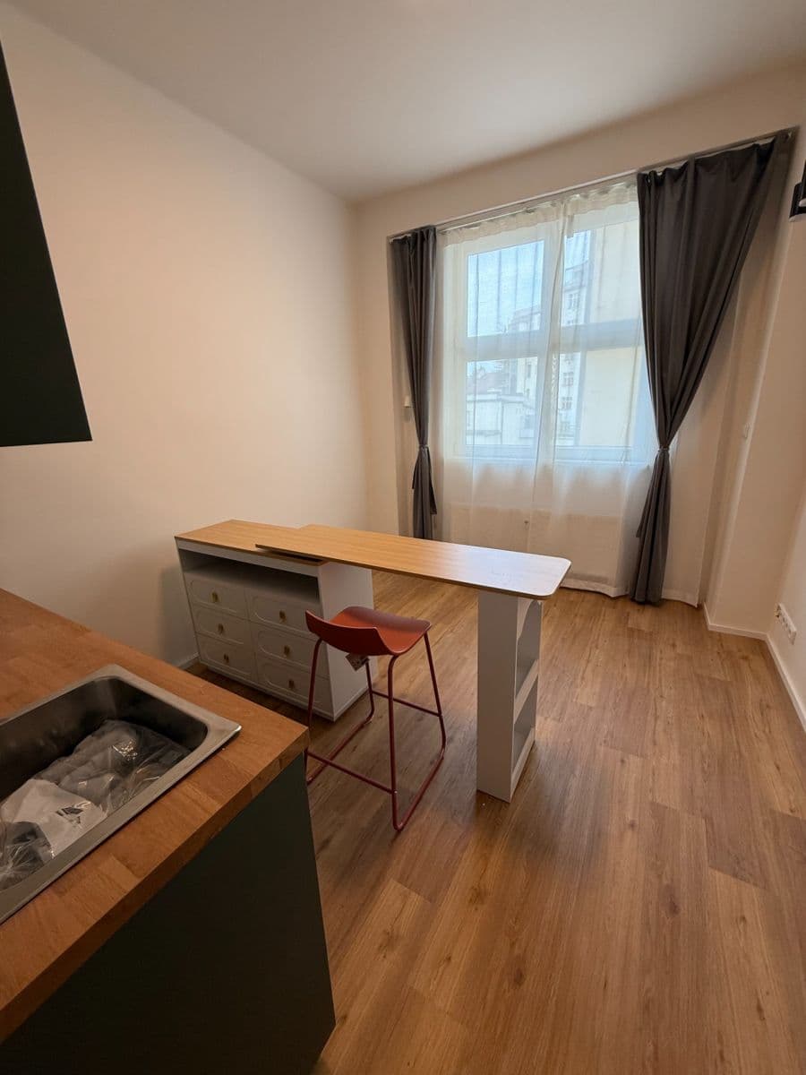 Pronájem bytu 1+kk 18 m², Krásova, Praha, Praha Pronájem bytu 1+kk 18 m², Krásova, Praha, Praha