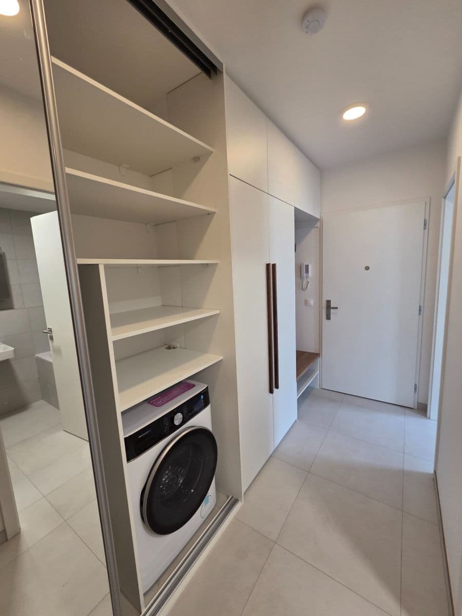 Pronájem bytu 2+kk 57 m², Pod Krocínkou, Praha, Praha Pronájem bytu 2+kk 57 m², Pod Krocínkou, Praha, Praha