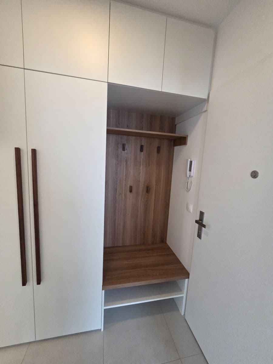 Pronájem bytu 2+kk 57 m², Pod Krocínkou, Praha, Praha Pronájem bytu 2+kk 57 m², Pod Krocínkou, Praha, Praha