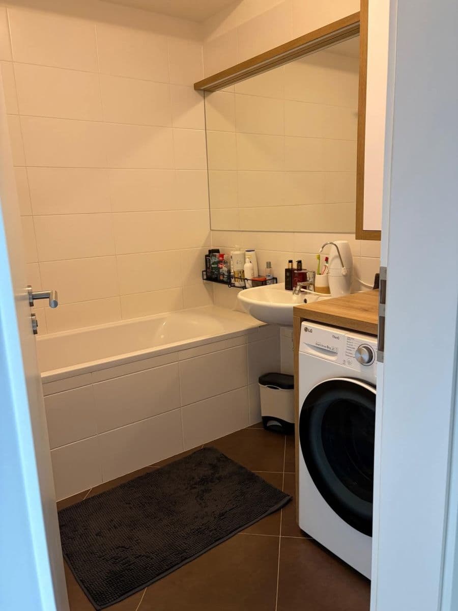 Pronájem bytu 3+kk 80 m², Hlučkova, Praha, Praha Pronájem bytu 3+kk 80 m², Hlučkova, Praha, Praha