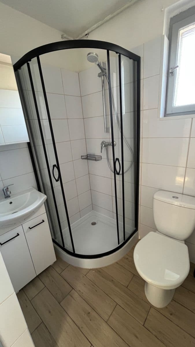 Pronájem bytu 1+1 32 m², Sladkovského, Buštěhrad, Středočeský kraj Pronájem bytu 1+1 32 m², Sladkovského, Buštěhrad, Středočeský kraj