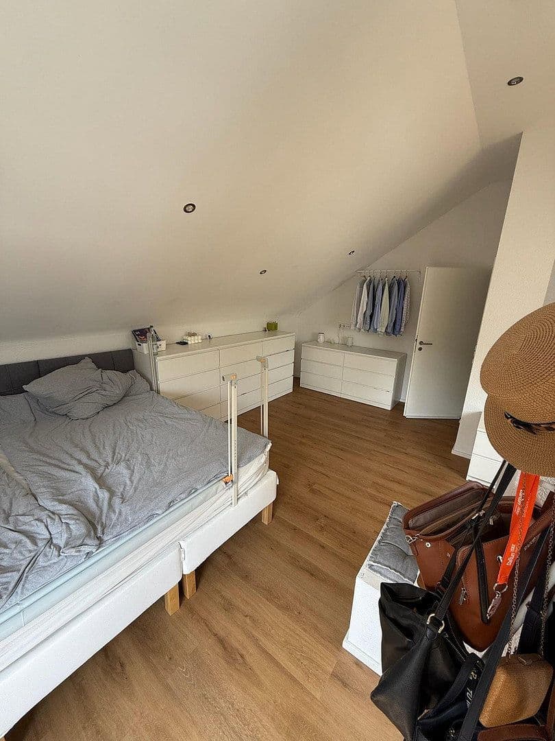 Pronájem bytu 4+1 103 m², Schwäbisch Gmünd, Bádensko-Württembersko Pronájem bytu 4+1 103 m², Schwäbisch Gmünd, Bádensko-Württembersko