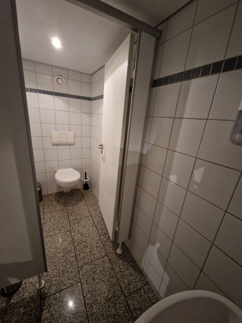 Pronájem nebytového prostoru 150 m², Walter-Gropius-Str. 5, Reutlingen, Bádensko-Württembersko Pronájem nebytového prostoru 150 m², Walter-Gropius-Str. 5, Reutlingen, Bádensko-Württembersko