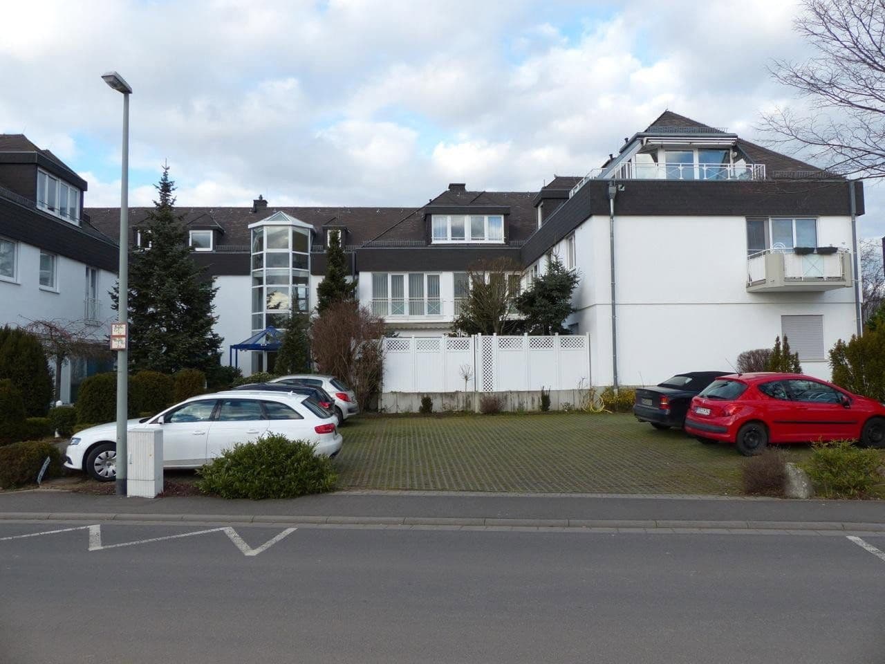 Pronájem bytu 2+1 70 m², Am Weiher 39-41, Hochheim, Hessen Pronájem bytu 2+1 70 m², Am Weiher 39-41, Hochheim, Hessen