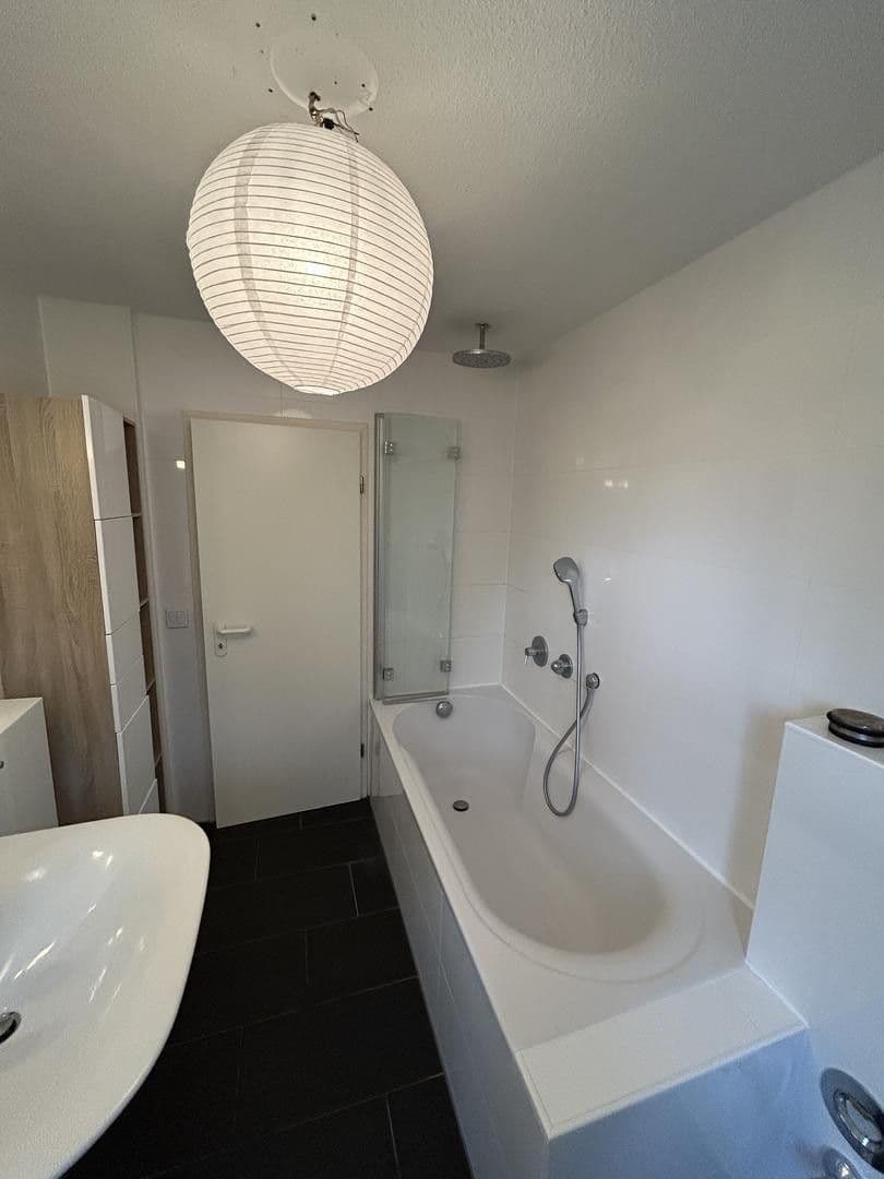 Pronájem bytu 2+1 70 m², Am Weiher 39-41, Hochheim, Hessen Pronájem bytu 2+1 70 m², Am Weiher 39-41, Hochheim, Hessen
