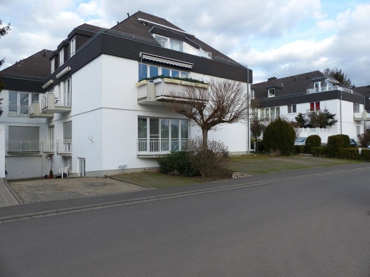 Pronájem bytu 2+1 70 m², Am Weiher 39-41, Hochheim, Hessen Pronájem bytu 2+1 70 m², Am Weiher 39-41, Hochheim, Hessen