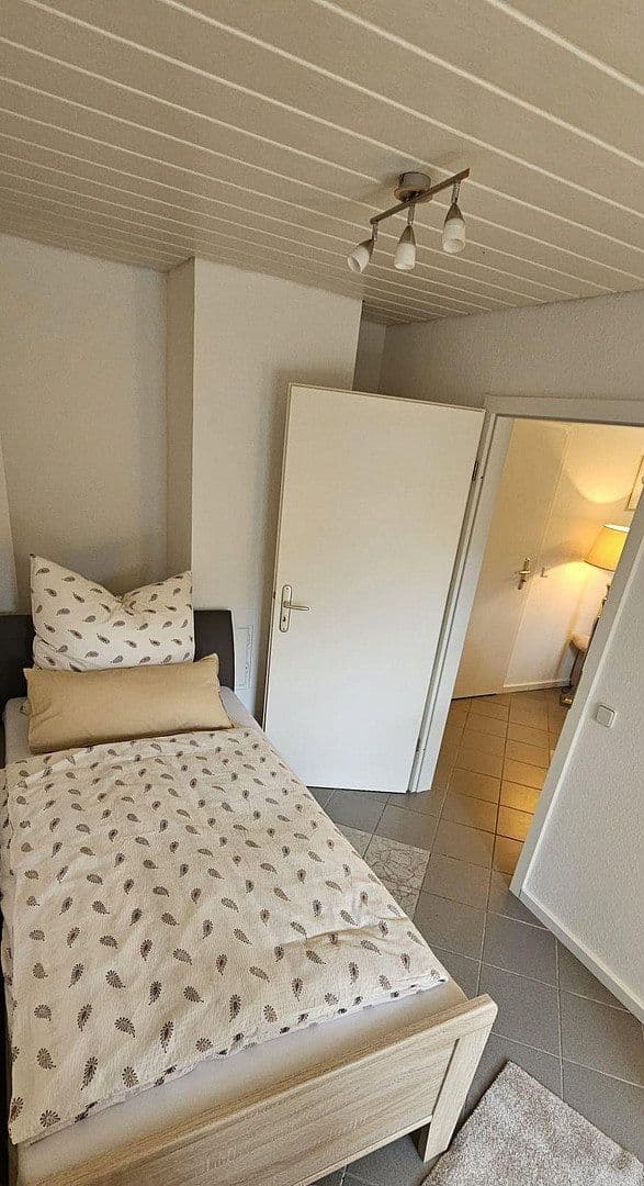 Pronájem bytu 2+1 43 m², Solingen, Severní Porýní-Vestfálsko Pronájem bytu 2+1 43 m², Solingen, Severní Porýní-Vestfálsko