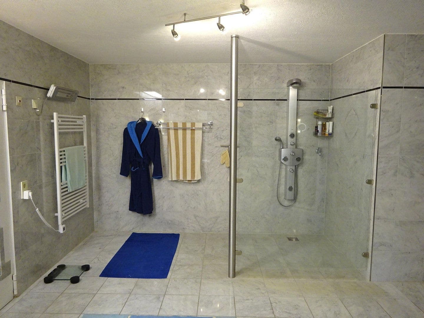Pronájem bytu 6+1 290 m², Aichwald, Bádensko-Württembersko Pronájem bytu 6+1 290 m², Aichwald, Bádensko-Württembersko