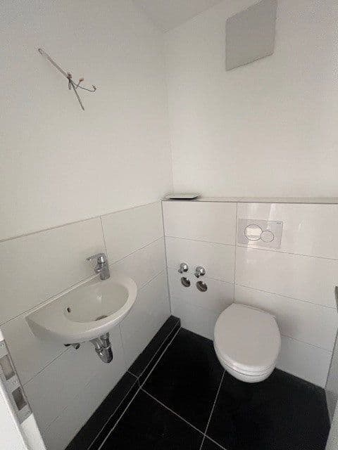 Pronájem bytu 3+1 88 m², Schnorrenbergstraße 1, Bonn, Severní Porýní-Vestfálsko Pronájem bytu 3+1 88 m², Schnorrenbergstraße 1, Bonn, Severní Porýní-Vestfálsko