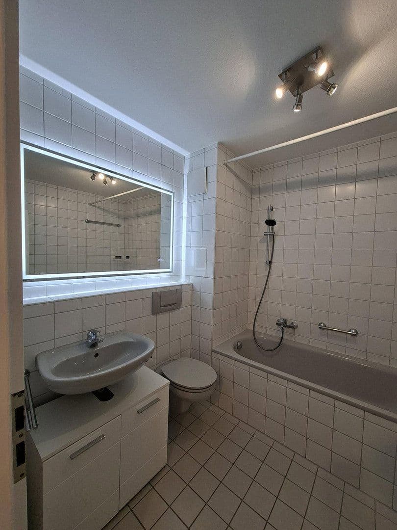 Pronájem bytu 2+1 57 m², Ludwigsburger Str. 204, Zuffenhausen, Bádensko-Württembersko Pronájem bytu 2+1 57 m², Ludwigsburger Str. 204, Zuffenhausen, Bádensko-Württembersko
