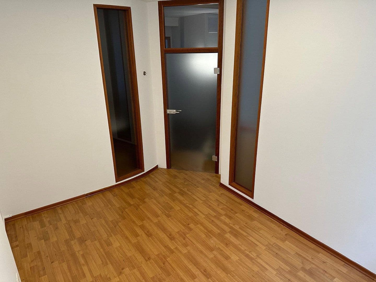 Pronájem kanceláře 11 m², Giesensdorfer Str. 29, Berlin, Berlín Pronájem kanceláře 11 m², Giesensdorfer Str. 29, Berlin, Berlín