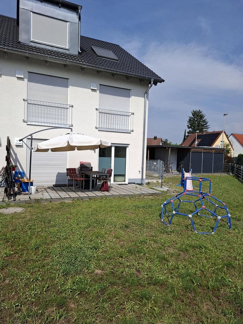 Pronájem bytu 2+1 65 m², Faust-Von-Stromberg-Str. 44, Erlangen, Bavorsko Pronájem bytu 2+1 65 m², Faust-Von-Stromberg-Str. 44, Erlangen, Bavorsko
