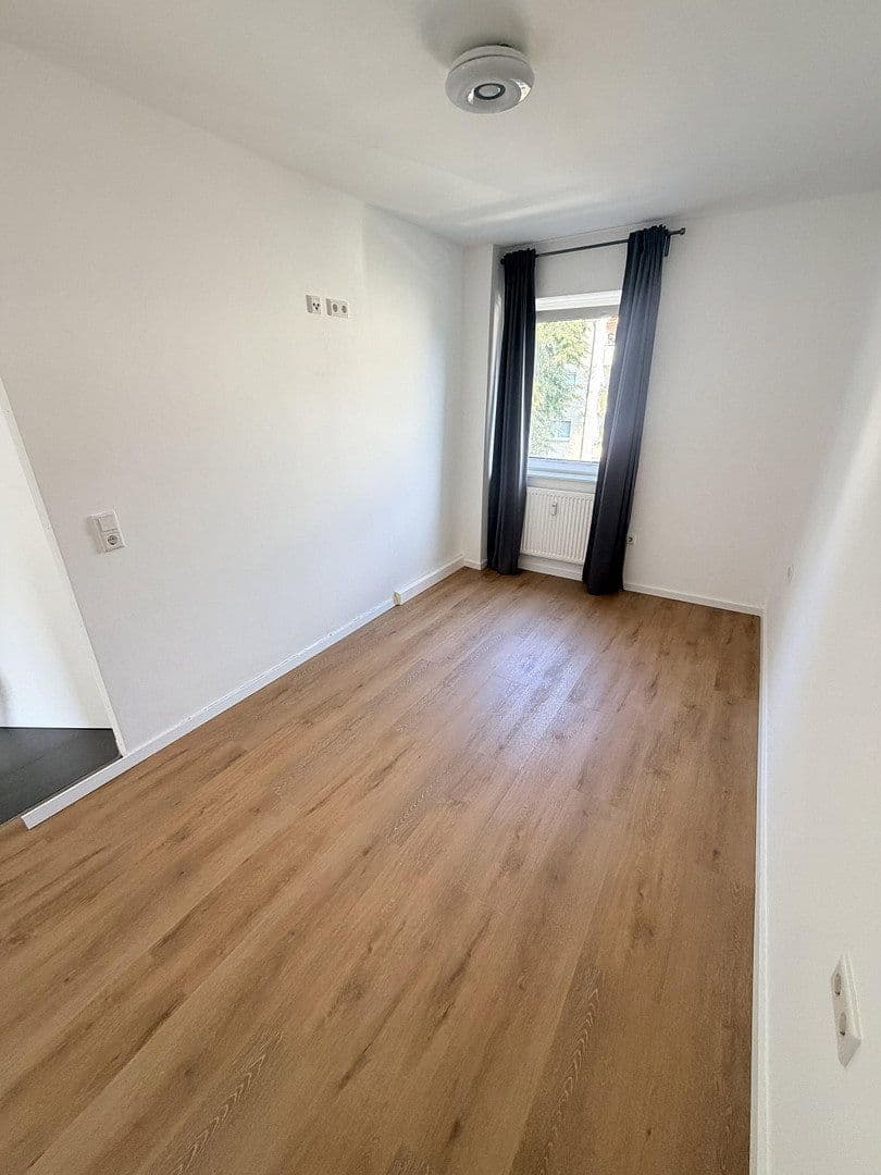Pronájem bytu 3+1 65 m², Oldenburger Str. 24, Düsseldorf, Severní Porýní-Vestfálsko Pronájem bytu 3+1 65 m², Oldenburger Str. 24, Düsseldorf, Severní Porýní-Vestfálsko