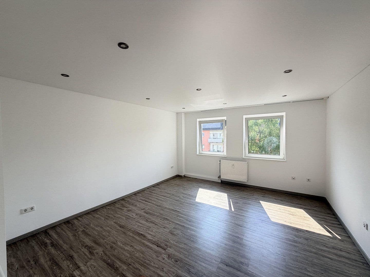 Pronájem bytu 3+1 65 m², Oldenburger Str. 24, Düsseldorf, Severní Porýní-Vestfálsko Pronájem bytu 3+1 65 m², Oldenburger Str. 24, Düsseldorf, Severní Porýní-Vestfálsko