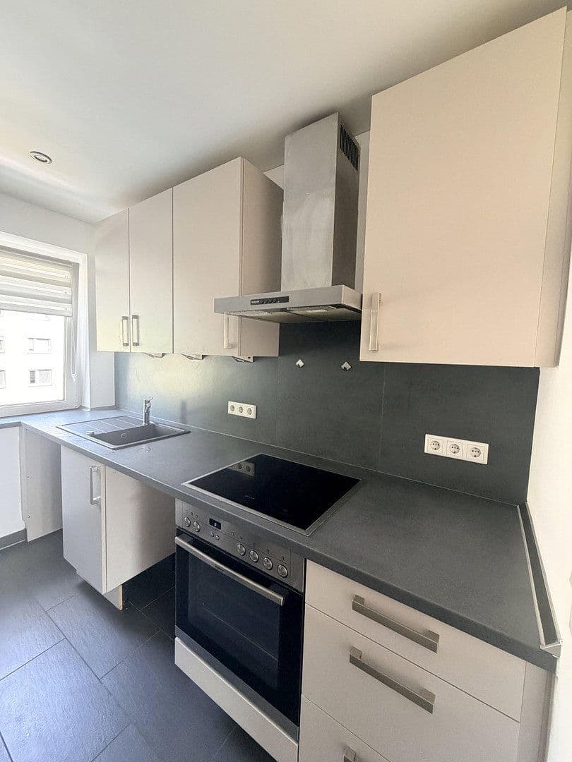 Pronájem bytu 3+1 65 m², Oldenburger Str. 24, Düsseldorf, Severní Porýní-Vestfálsko Pronájem bytu 3+1 65 m², Oldenburger Str. 24, Düsseldorf, Severní Porýní-Vestfálsko