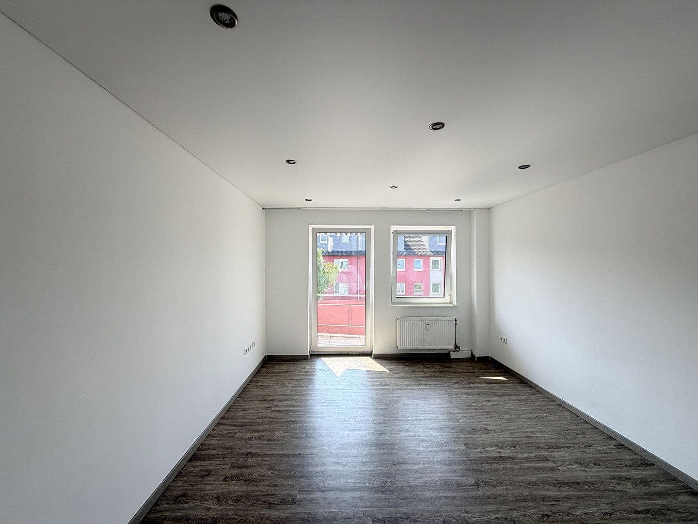 Pronájem bytu 3+1 65 m², Oldenburger Str. 24, Düsseldorf, Severní Porýní-Vestfálsko Pronájem bytu 3+1 65 m², Oldenburger Str. 24, Düsseldorf, Severní Porýní-Vestfálsko